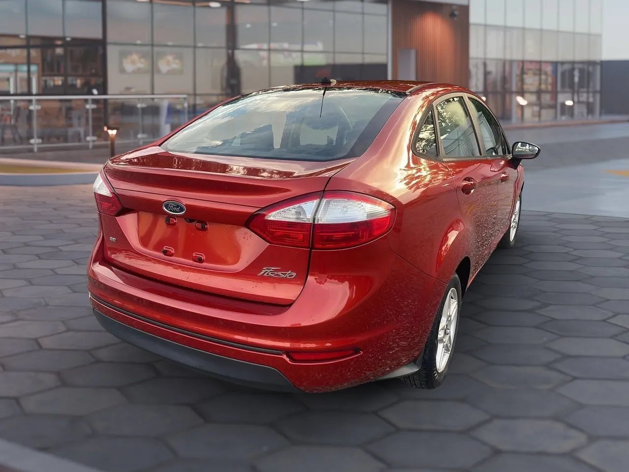 Used 2018 Ford Fiesta SE FWD image 9