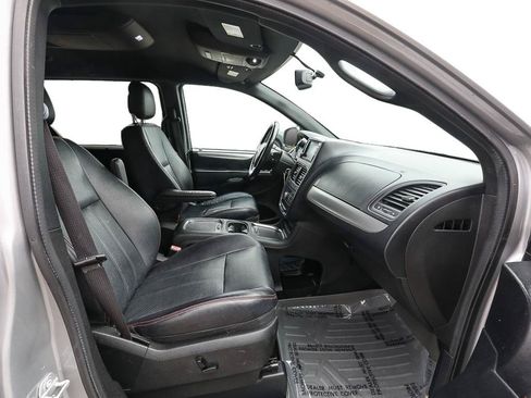 Used 2017 Dodge Grand Caravan GT FWD image 23