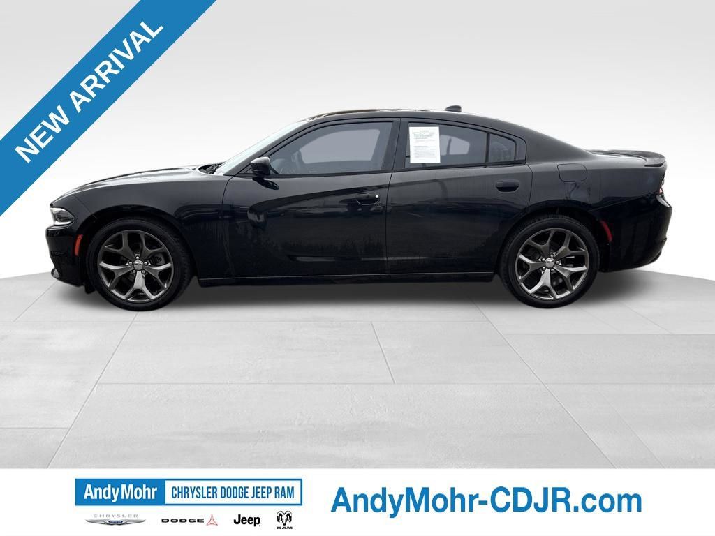 Used 2015 Dodge Charger SXT RWD image 4