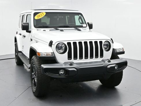 Used 2023 Jeep Wrangler Unlimited Sahara AWD/4WD image 2