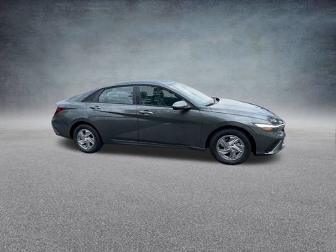 Certified 2025 Hyundai Elantra SE FWD image 27