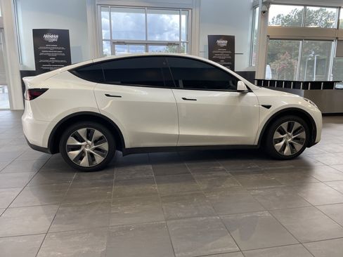 Used 2023 Tesla Model Y Long Range AWD/4WD image 11