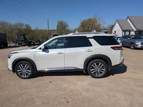 Used 2022 Nissan Pathfinder Platinum w/ Cargo Package image 8
