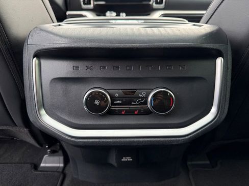 Used 2025 Ford Expedition Platinum AWD/4WD image 17