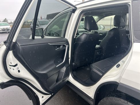 Used 2019 Toyota RAV4 Limited w/ Cold Weather Package AWD/4WD image 33
