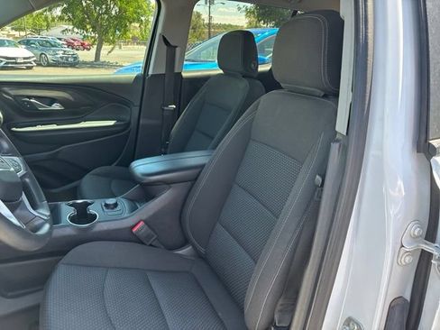 Used 2024 GMC Terrain SLE FWD image 9