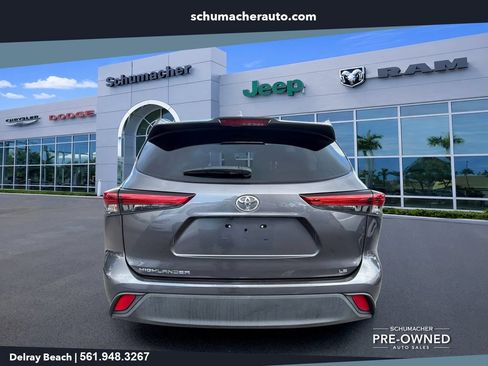 Used 2021 Toyota Highlander LE FWD image 6