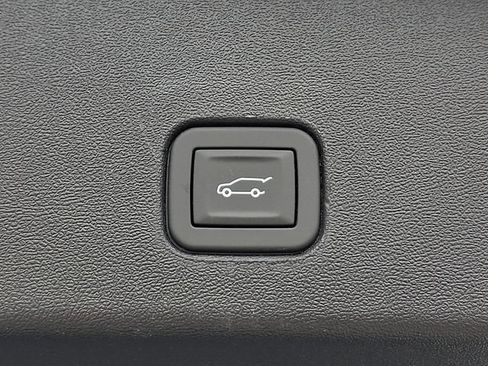 Certified 2025 Cadillac Optiq Luxury 2 AWD/4WD image 28