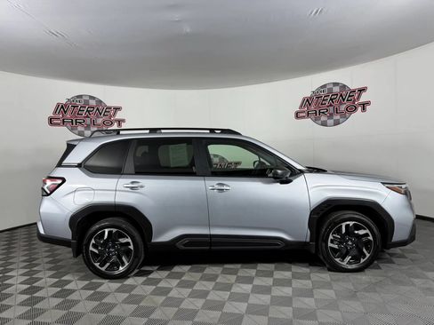 Used 2025 Subaru Forester Limited AWD/4WD image 8
