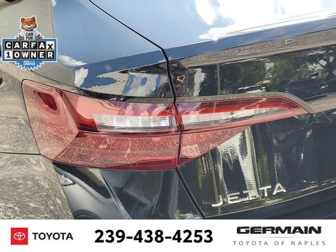 Used 2023 Volkswagen Jetta SE w/ Panoramic Sunroof Package FWD image 17