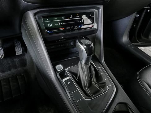 Used 2024 Volkswagen Tiguan SE w/ Panoramic Sunroof Package image 24