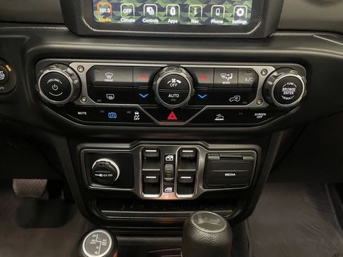 Used 2023 Jeep Wrangler Unlimited w/ Sun & Screen Package AWD/4WD image 34