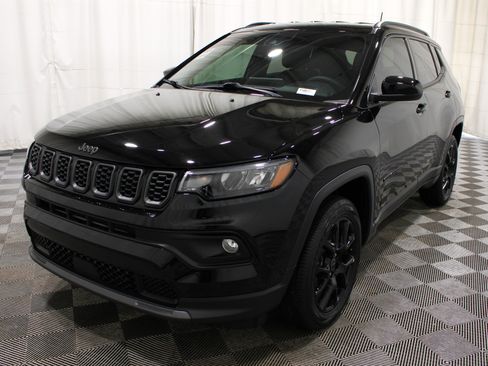 Used 2025 Jeep Compass Latitude w/ Altitude Special Edition AWD/4WD image 32