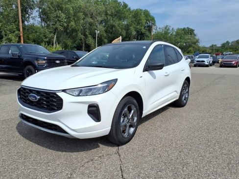 Certified 2024 Ford Escape ST-Line w/ Tech Pack #1 AWD/4WD image 3