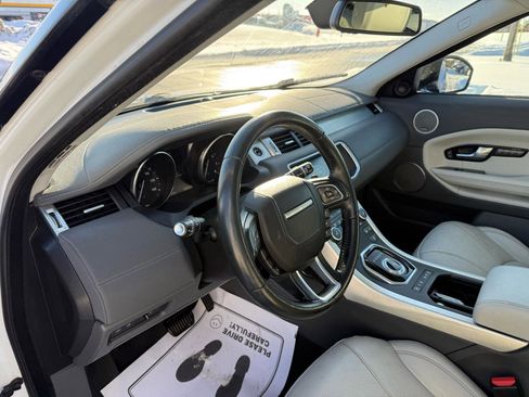 Used 2017 Land Rover Range Rover Evoque HSE image 14