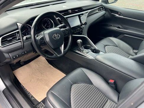 Used 2018 Toyota Camry SE w/ Moonroof Package FWD image 13
