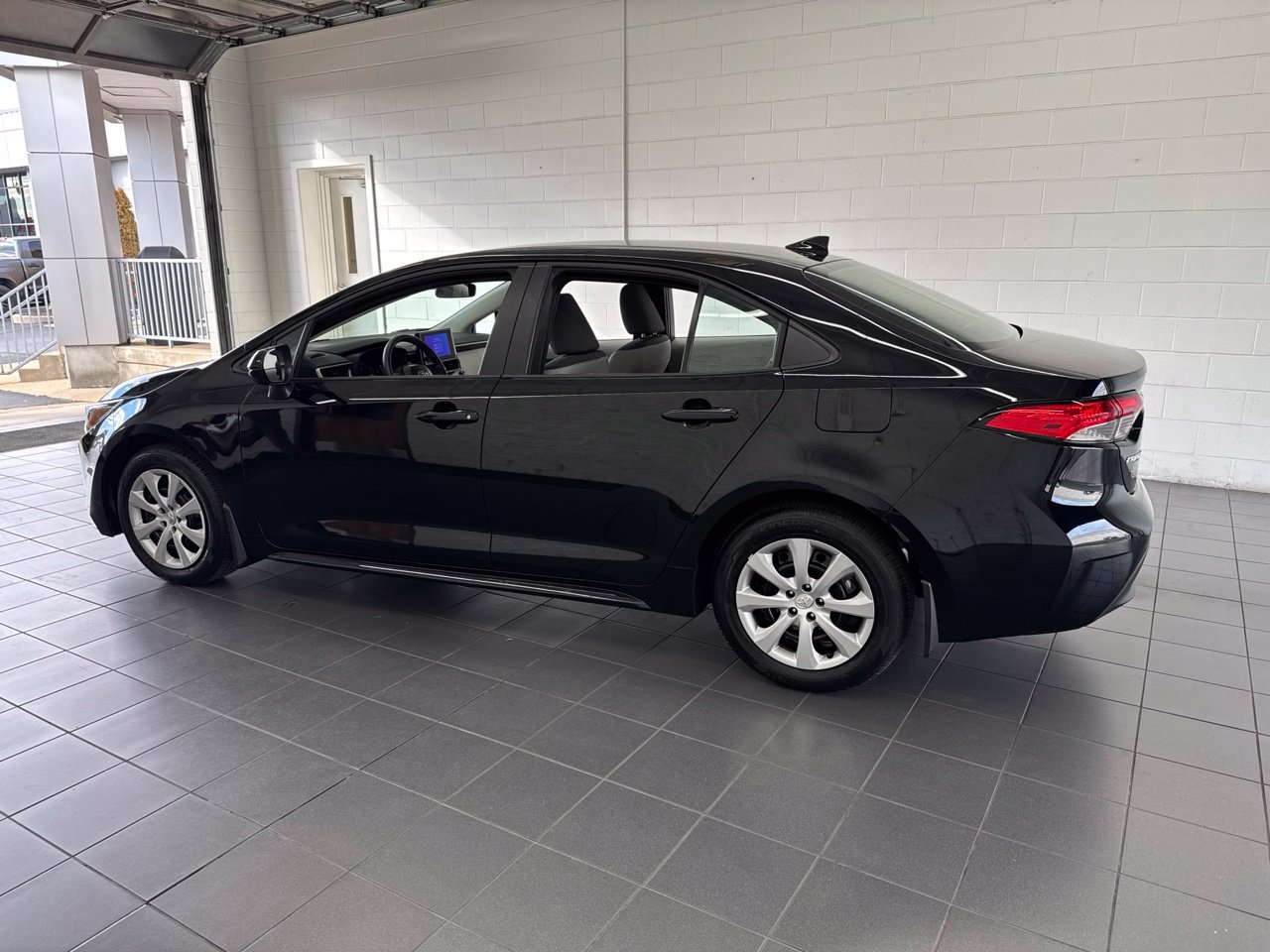 Used 2026 Toyota Corolla LE FWD image 5