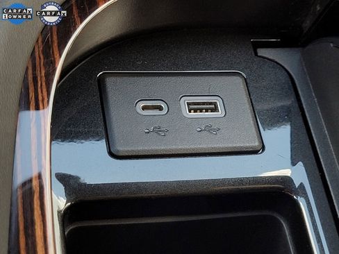 Used 2022 Cadillac Escalade Luxury w/ LPO, Illumination Package image 25