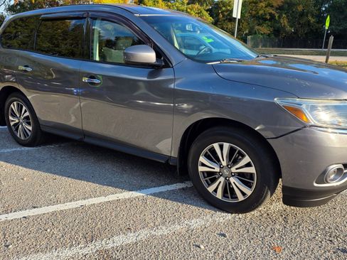 Used 2015 Nissan Pathfinder S image 4