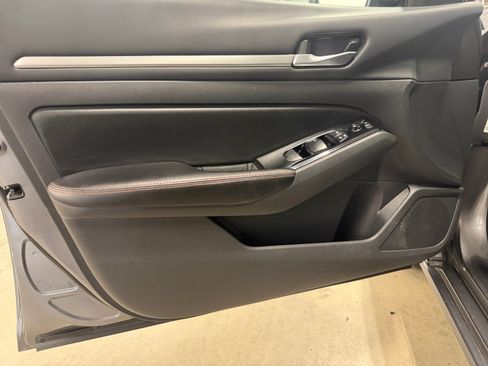 Used 2024 Nissan Altima 2.5 SR FWD image 25