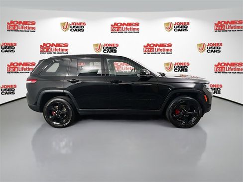 Used 2023 Jeep Grand Cherokee Altitude image 17