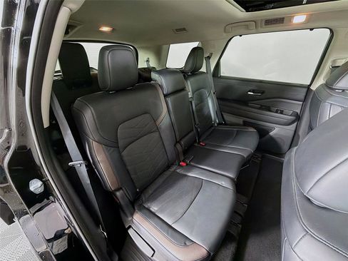 Used 2022 Nissan Pathfinder Platinum w/ Cargo Package image 29