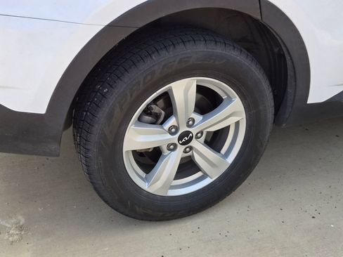Used 2023 Kia Sorento LX AWD/4WD image 8