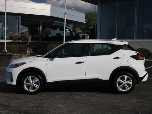 Certified 2025 Nissan Kicks Play S FWD image 2