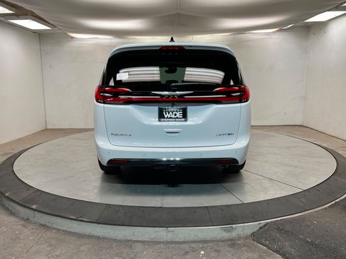 New 2026 Chrysler Pacifica Limited w/ Trailer Tow Group image 4