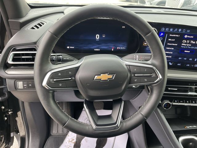 Used 2025 Chevrolet Traverse LT w/ Driver Confidence Package FWD image 14