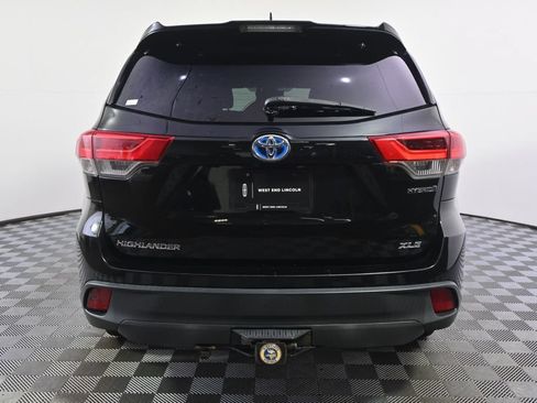 Used 2017 Toyota Highlander XLE AWD/4WD image 5