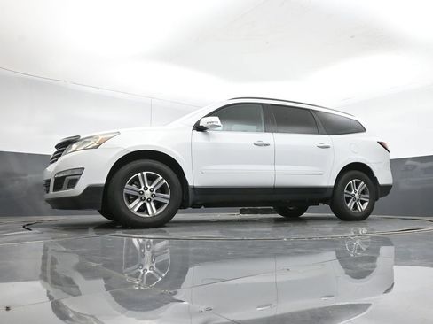 Used 2017 Chevrolet Traverse LT image 38