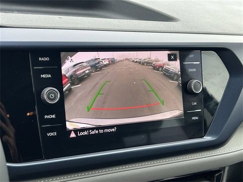 Used 2024 Volkswagen Taos SE image 21