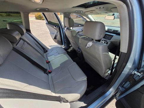 Used 2007 Volkswagen Passat 2.0T FWD image 28