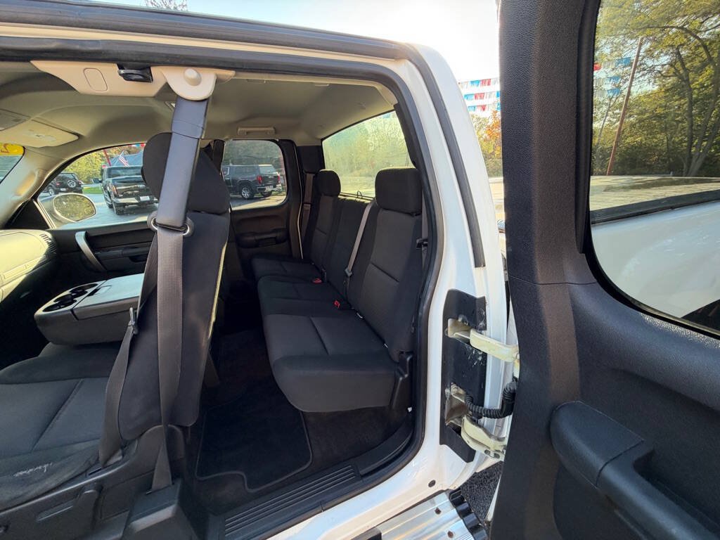 Used 2011 Chevrolet Silverado 1500 LT w/ All-Star Edition AWD/4WD image 8