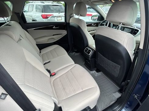 Used 2017 Kia Sorento AWD image 16