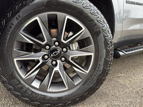 Used 2023 Chevrolet Suburban Z71 w/ Luxury Package image 9