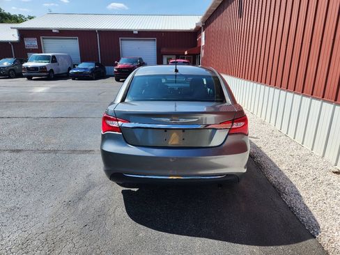Used 2013 Chrysler 200 Touring FWD image 4