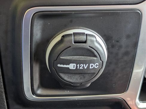 Used 2024 Jeep Wrangler Unlimited Sahara w/ Technology Group AWD/4WD image 21