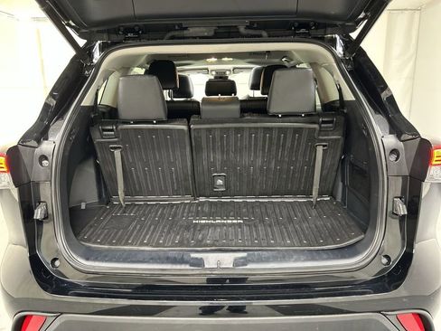 Used 2023 Toyota Highlander XLE AWD/4WD image 23