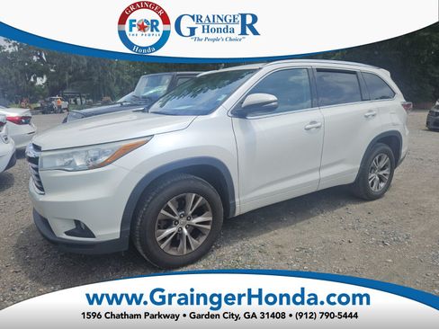 Used 2015 Toyota Highlander XLE FWD image 1