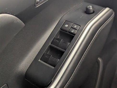 Used 2022 Toyota Highlander XLE image 16