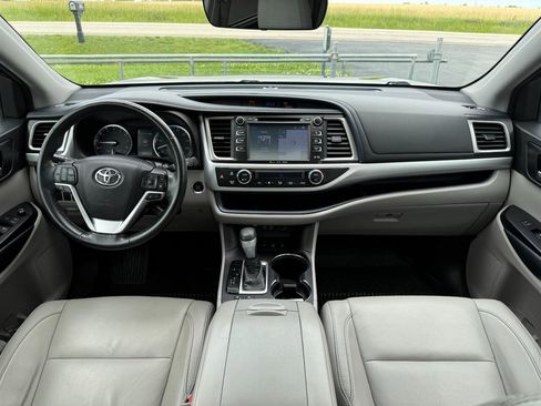 Used 2018 Toyota Highlander XLE AWD/4WD image 14
