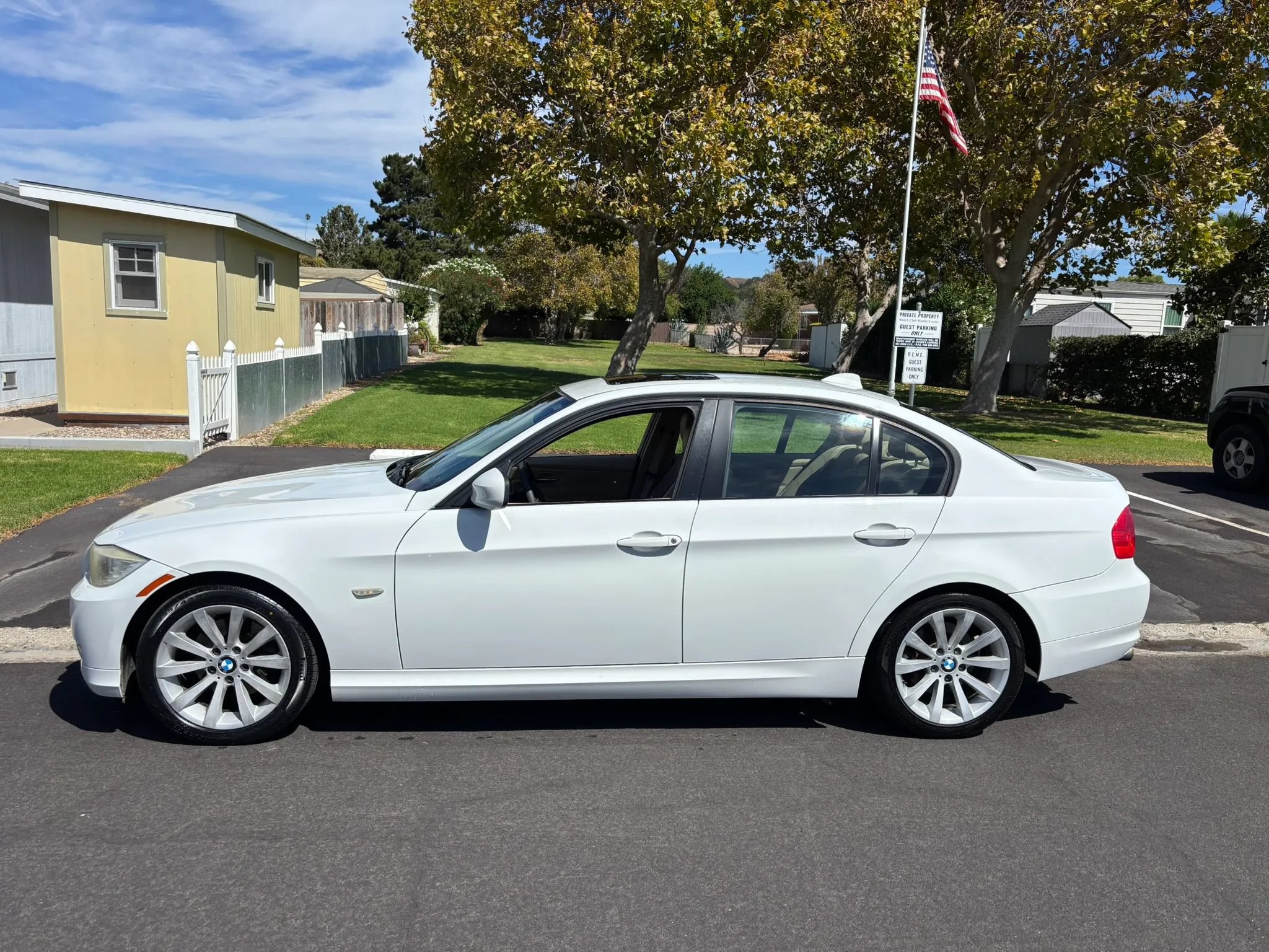 Used 2011 BMW 328i Sedan RWD image 1