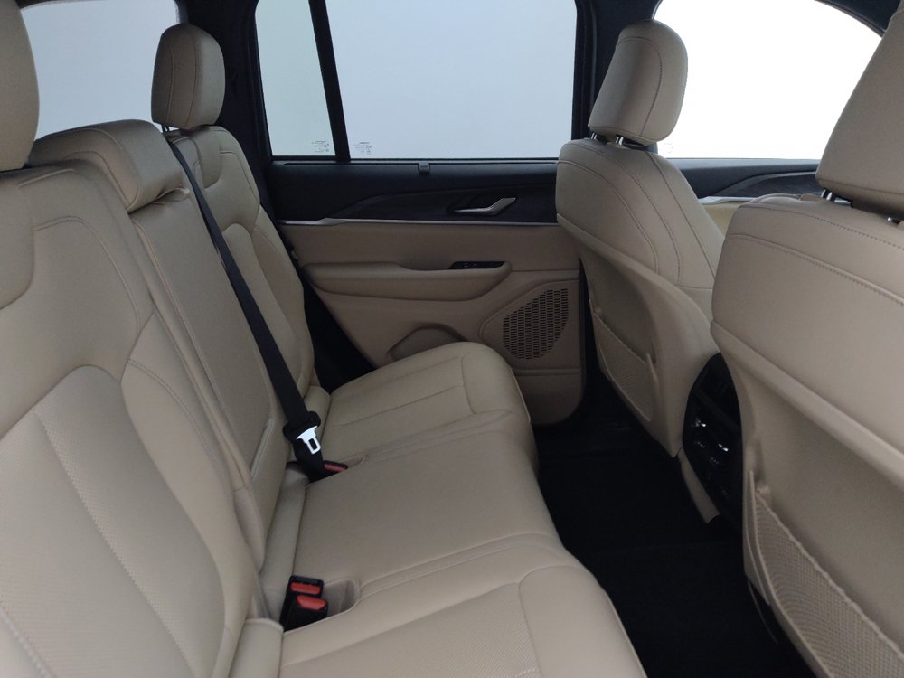 Used 2023 Jeep Grand Cherokee Limited w/ Luxury Tech Group II RWD image 19