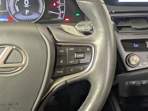 Used 2023 Lexus ES 300h w/ Premium Package image 18