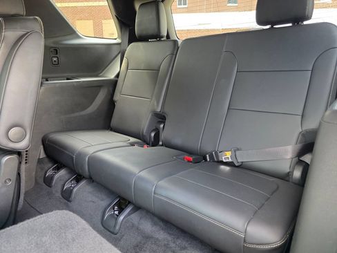 Used 2022 Chevrolet Traverse LT w/ LT Premium Package FWD image 32