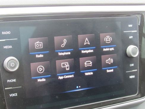 Used 2022 Volkswagen Atlas SEL R-Line image 11