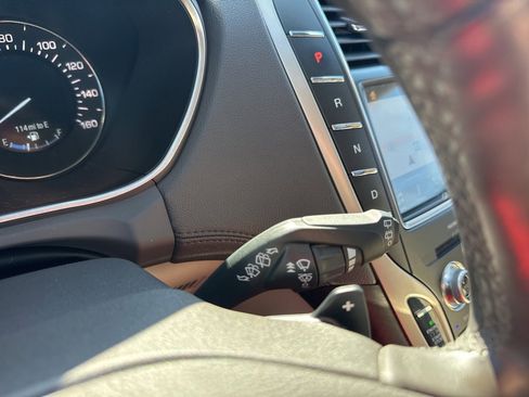 Used 2017 Lincoln MKX Reserve w/ Driver Assistance Package image 17