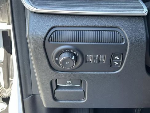 Used 2024 Jeep Wagoneer Series II w/ Flexible Seating Group RWD image 36